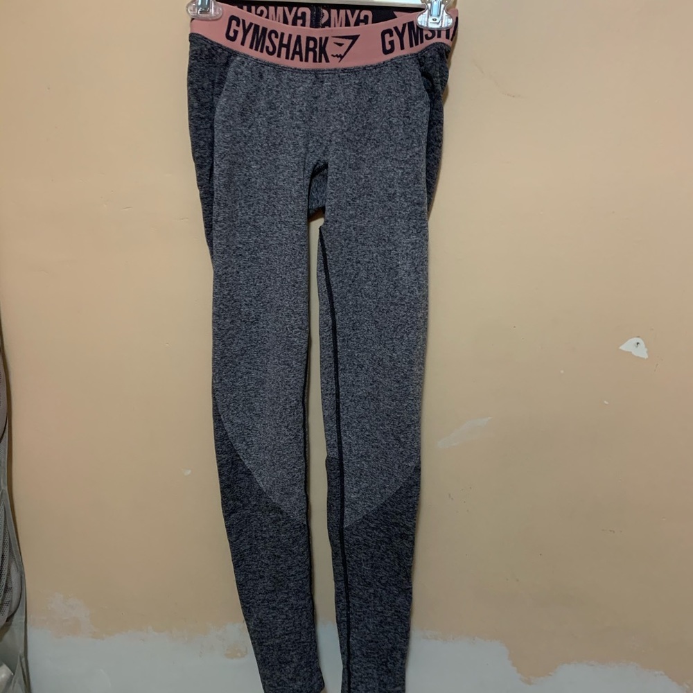 Gym shark leggings